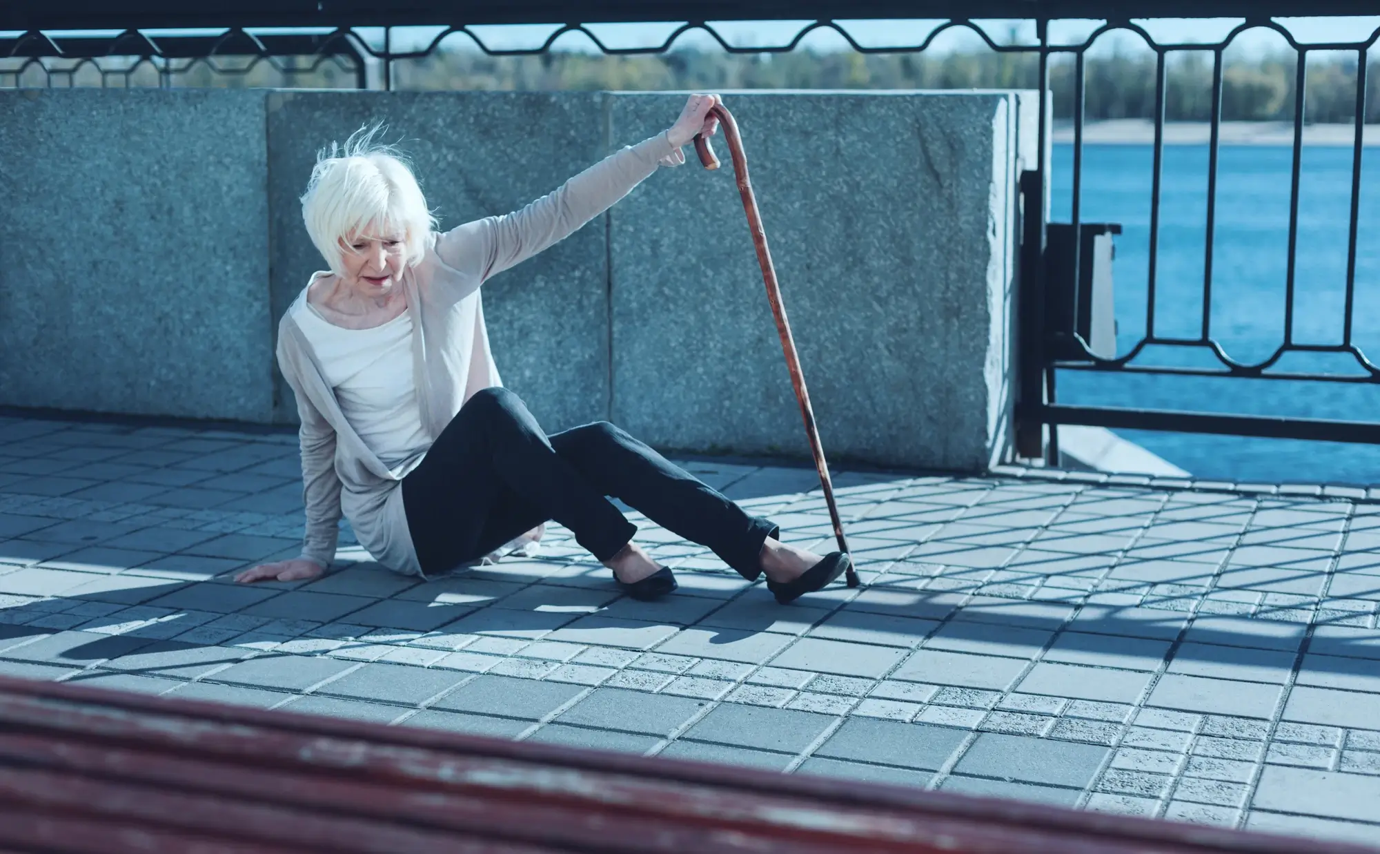 overlook-risk-fall-seniors Senior lady wearing a crane to get up after a fall during a walk